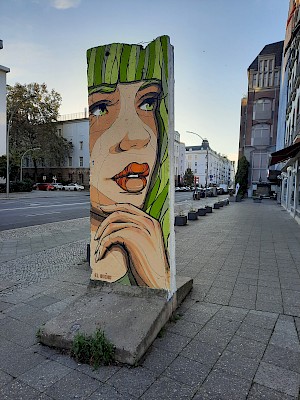 Mauerelement an der Knesebeckstraße